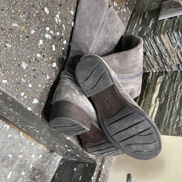 LIKE NEW!!!!!Grey, below knee suede boots, barely worn, excellent condition! - Picture 3 of 3